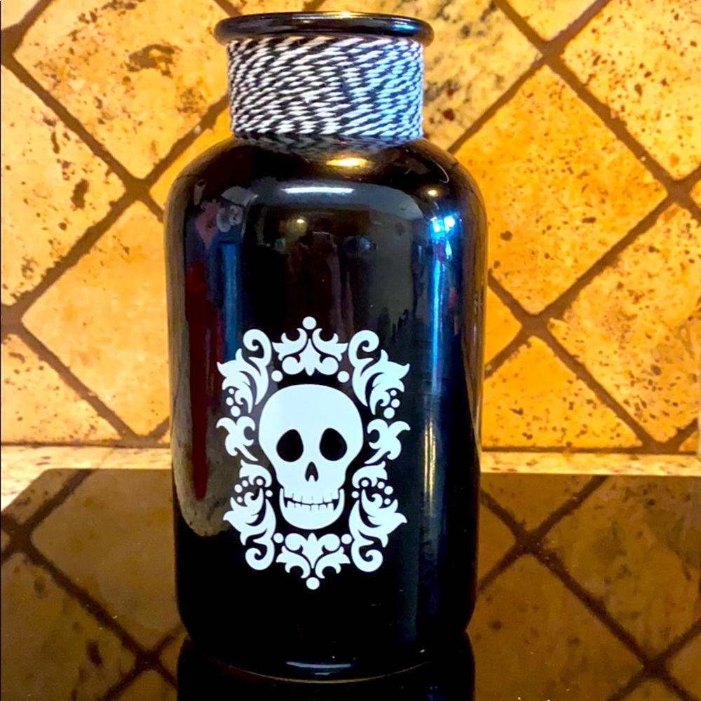 Burton + Burton Vase - Black/Skull